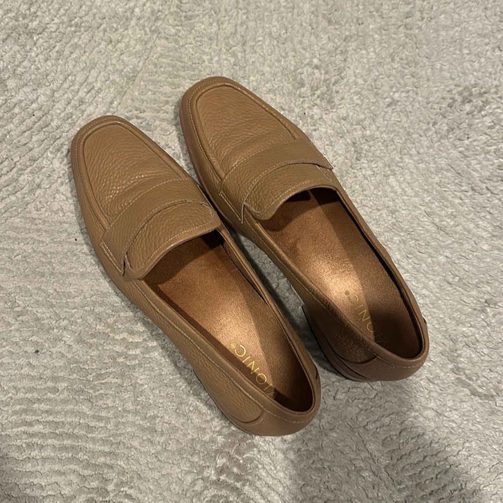 Vionic NWOT Sellah Square Toe Tan Neutral Quiet Luxury Leather Loafers